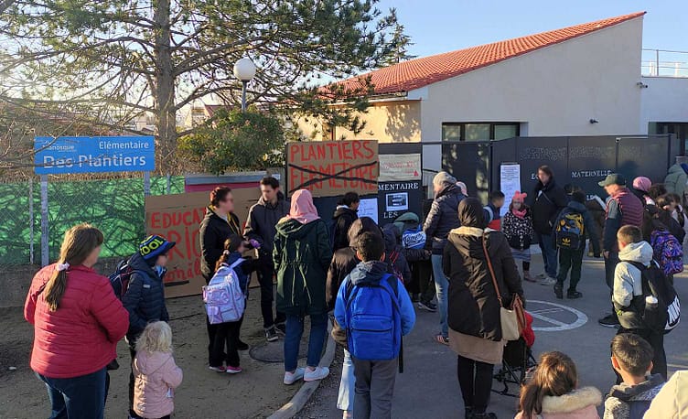 fermeture classe cp a 12 rep - ecole des plantiers Manosque